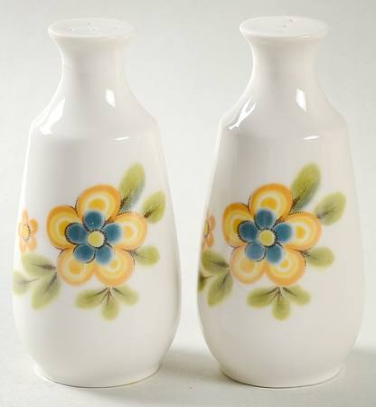 Chestnuthill Salt & Pepper Set