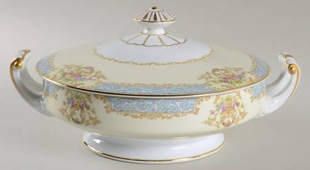 Chevonia Round Covered Vegetable