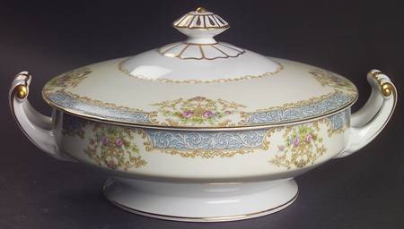 Chevonia Round Covered Vegetable