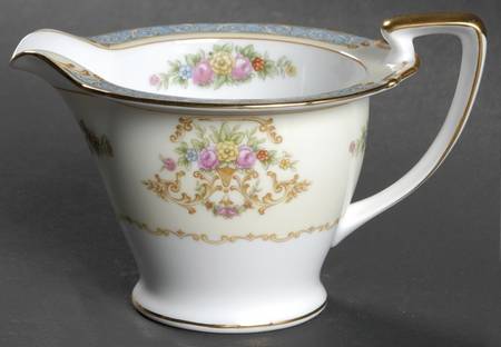 Chevonia Creamer