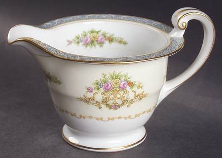 Chevonia Creamer