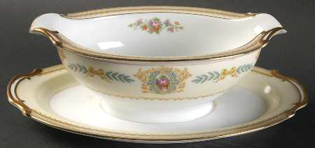 Ciro Gravy Boat with Attached Underplate
