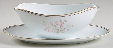 Claire Gravy Boat with Attached Underplate
