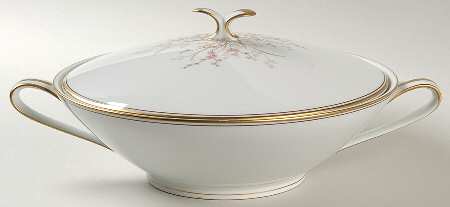 Claire Round Covered Vegetable