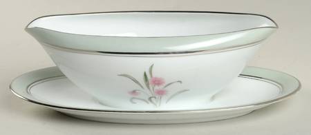 Clarabell Gravy Boat with Attached Underplate
