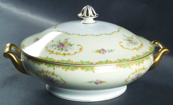 Cleone Round Covered Vegetable