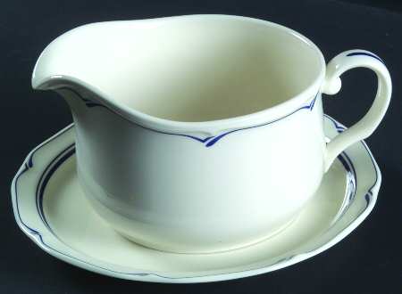 Clearlake Rd Gravy Boat & Stand (Uses Bread & Butter Plate)