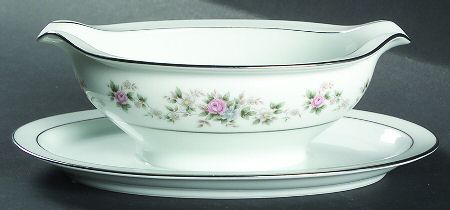 Closter Gravy Boat with Attached Underplate