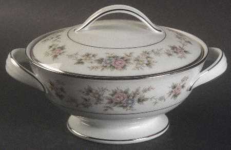 Closter Sugar Bowl & Lid