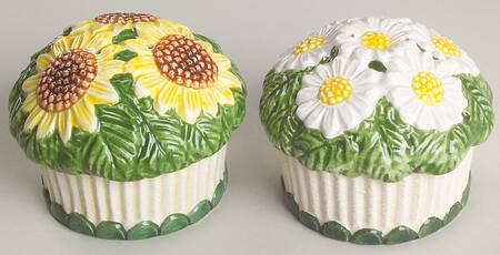 Country Fences Figural Salt & Pepper Set