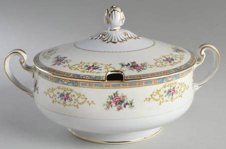 Colby (Blue on Edge) Tureen &  Lid