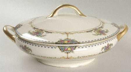 Colonade Round Covered Vegetable