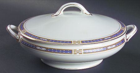 The Commodore Round Covered Vegetable
