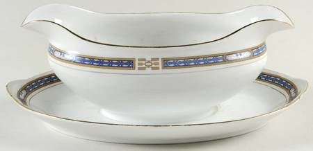 The Commodore Gravy Boat with Attached Underplate