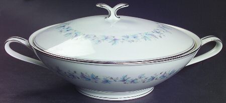 Concord (Platinum Trim) Round Covered Vegetable