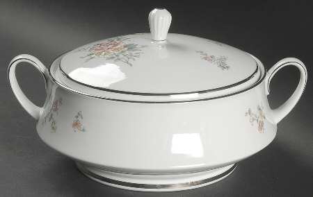 Coquet Round Covered Vegetable