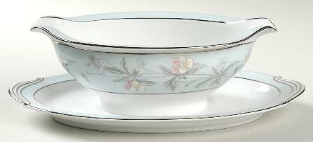 Corinne Gravy Boat with Attached Underplate