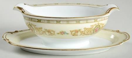 Corinne Gravy Boat with Attached Underplate