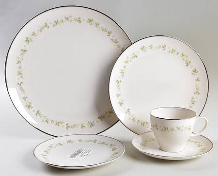 Cornelia 5 Piece Place Setting