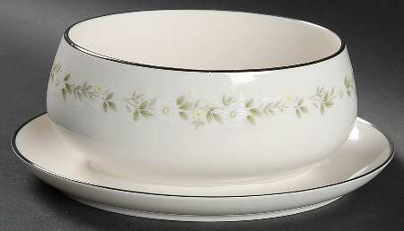 Cornelia Gravy Boat with Attached Underplate