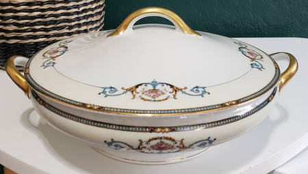 Cornwall Oval Covered Vegetable