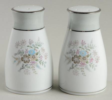 Corsage (5820) Salt & Pepper Set