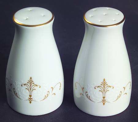 Courtney Salt & Pepper Set