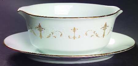 Courtney Gravy Boat with Attached Underplate