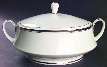 Countess Round Covered Vegetable