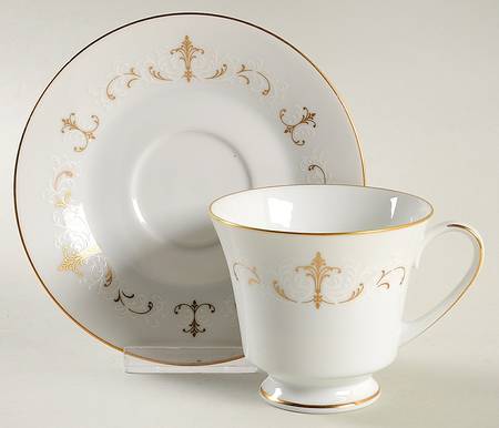 Courtney Footed Cup & Saucer Set