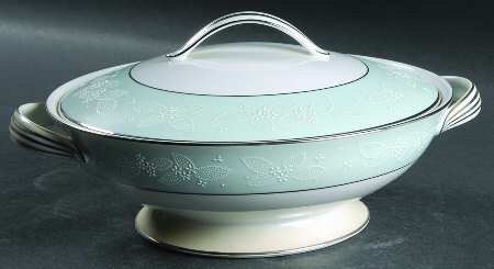 Cranbrook Round Covered Vegetable