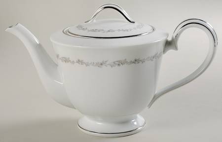 Crestmont Teapot & Lid