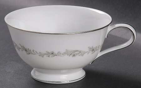 Crestmont Footed Cup
