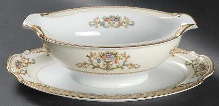 Crestwood Gravy Boat with Attached Underplate