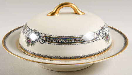 Crestwood Round Covered Butter with Strainer