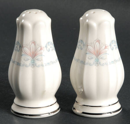 Crown Flower Salt & Pepper Set