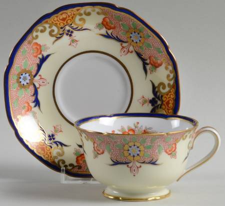 Crowndalia Footed Cup & Saucer Set