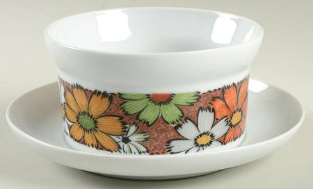Culebra Gravy Boat with Attached Underplate