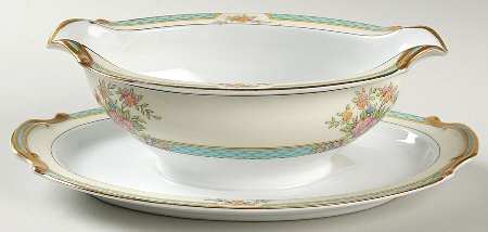 Cyrano Gravy Boat with Attached Underplate