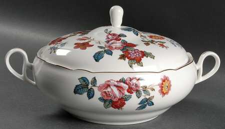 Damask Bouquet Round Covered Vegetable