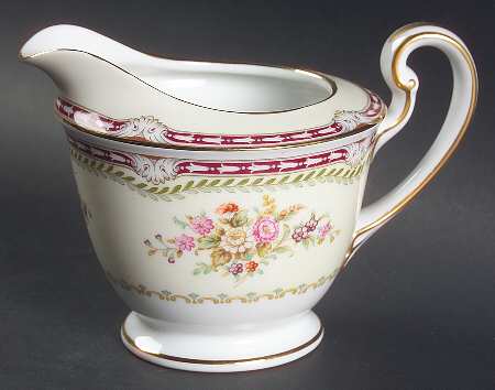 Dahlia Creamer