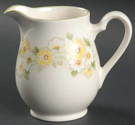 Daisygarland Creamer
