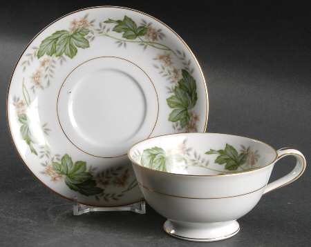 Daphne Footed Cup & Saucer Set