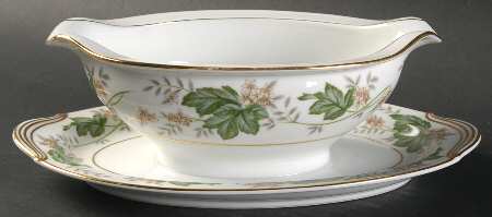 Daphne Gravy Boat with Attached Underplate