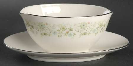 Darlene Gravy Boat with Attached Underplate