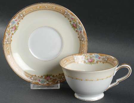 Darleen Footed Cup & Saucer Set