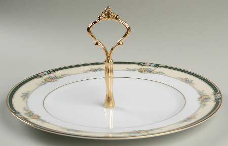 Darnell Round Serving Plate with Handle (DP)