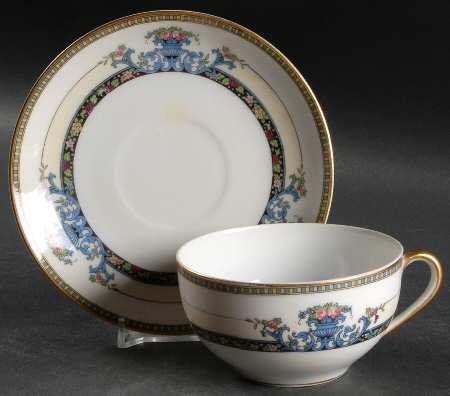 Daventry Flat Cup & Saucer Set