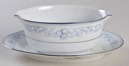 Dearborn Gravy Boat with Attached Underplate by Noritake