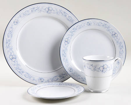 Dearborn 4 Piece Place Setting by Noritake
